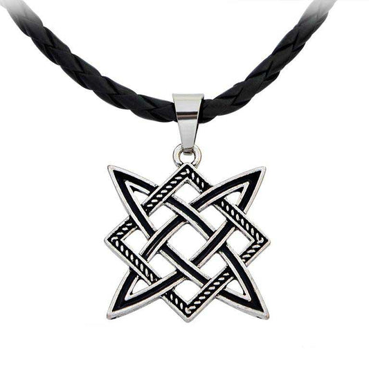 Pendentif Viking du carre Svarog sur fond blanc