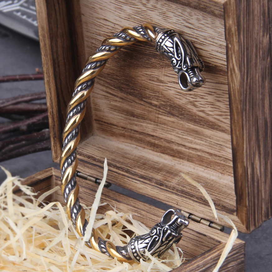 Bracelet dans sa boite en bois