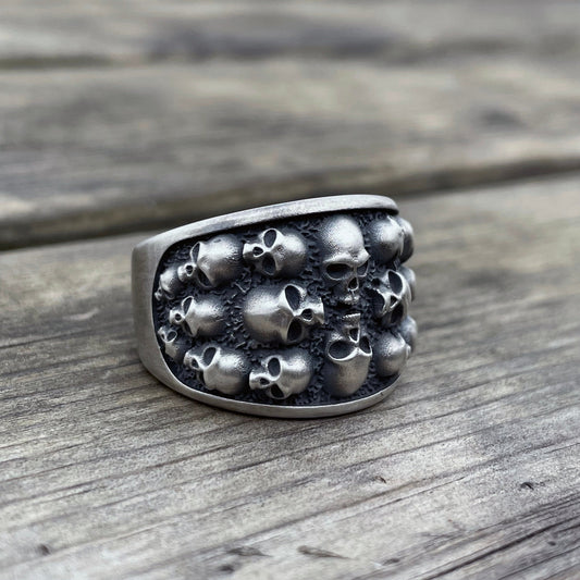 Gothic Skull Ring (Silver)