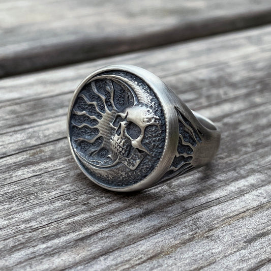 Engraved Skull Ring (Silver)