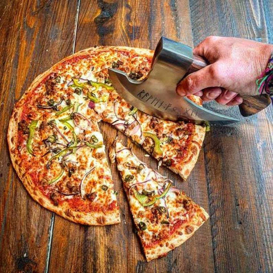 Hache Viking couper pizza