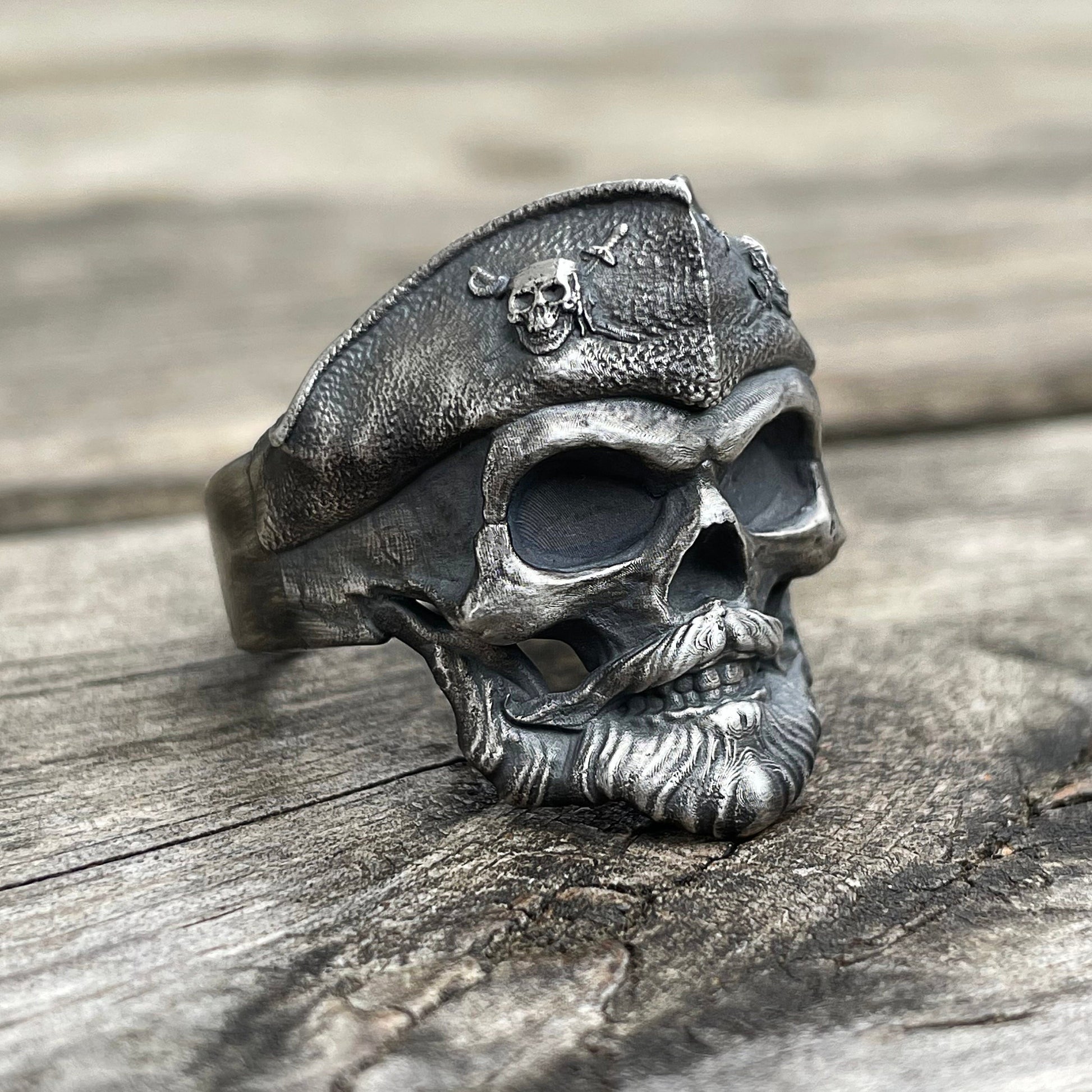 Bague Tête de Mort Pirate (Argent) Ervald - Main Image